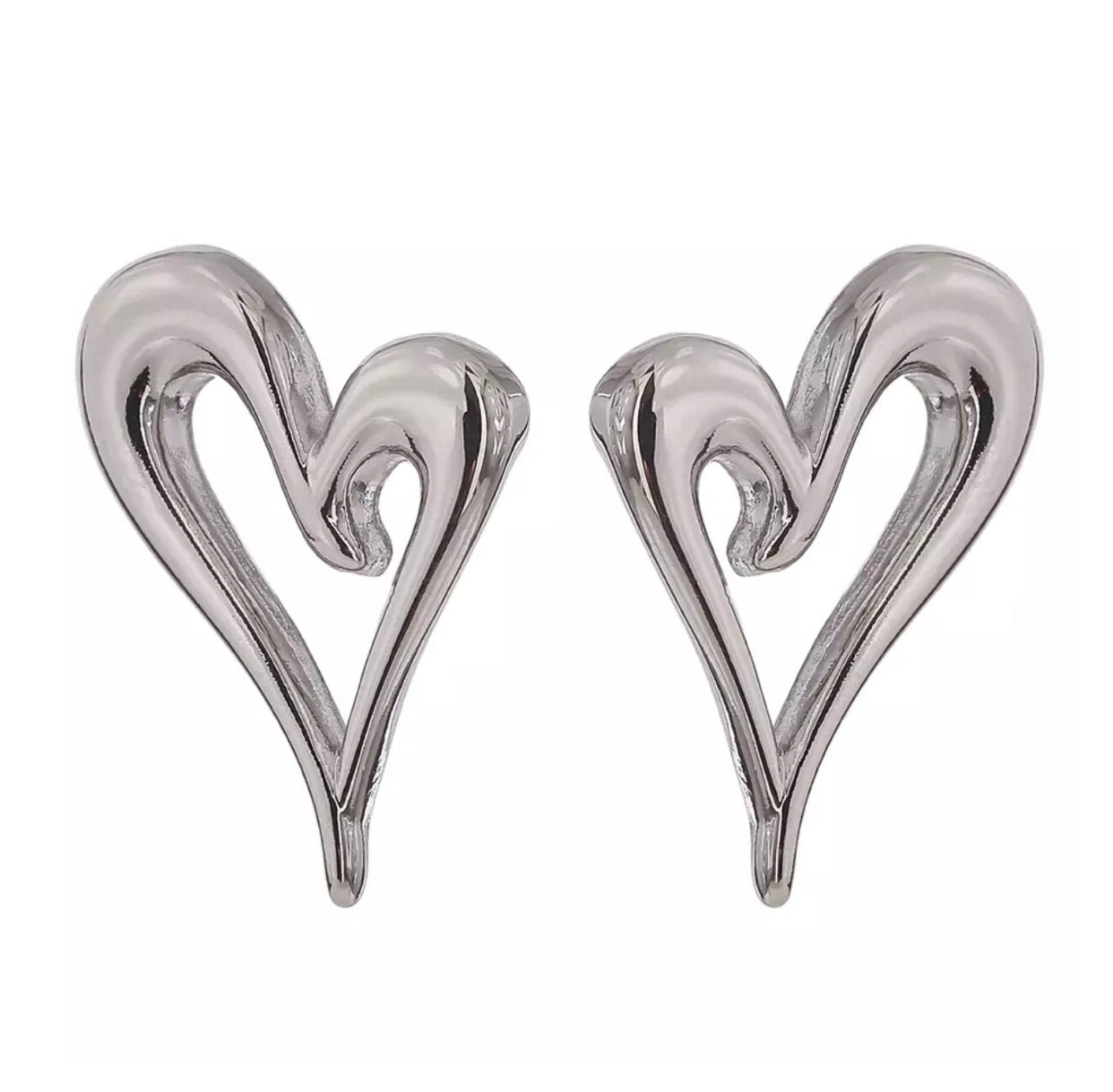 HOLLOW HEART STUD EARRINGS