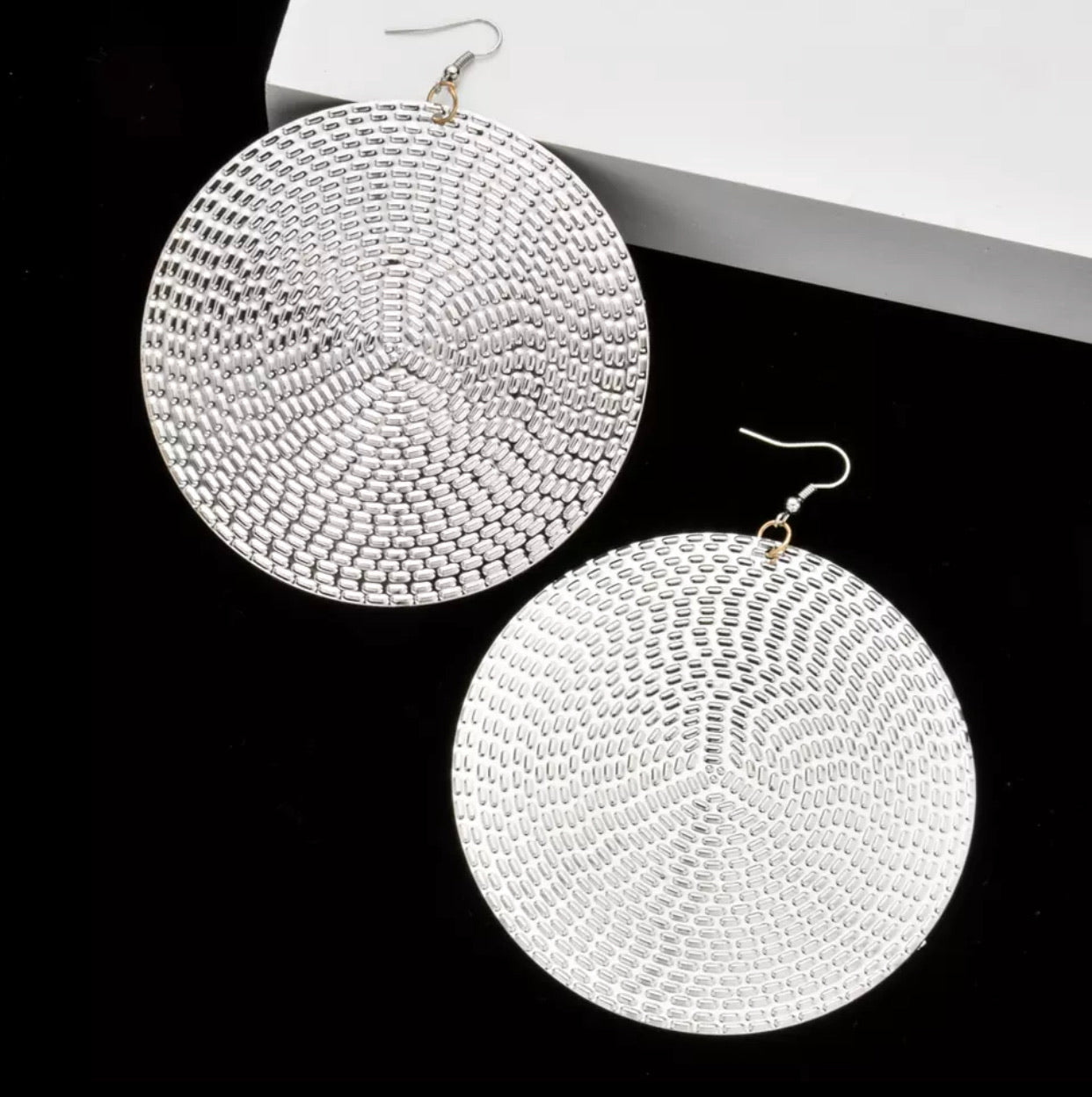 SILVER ROUND DANGLE EARRINGS
