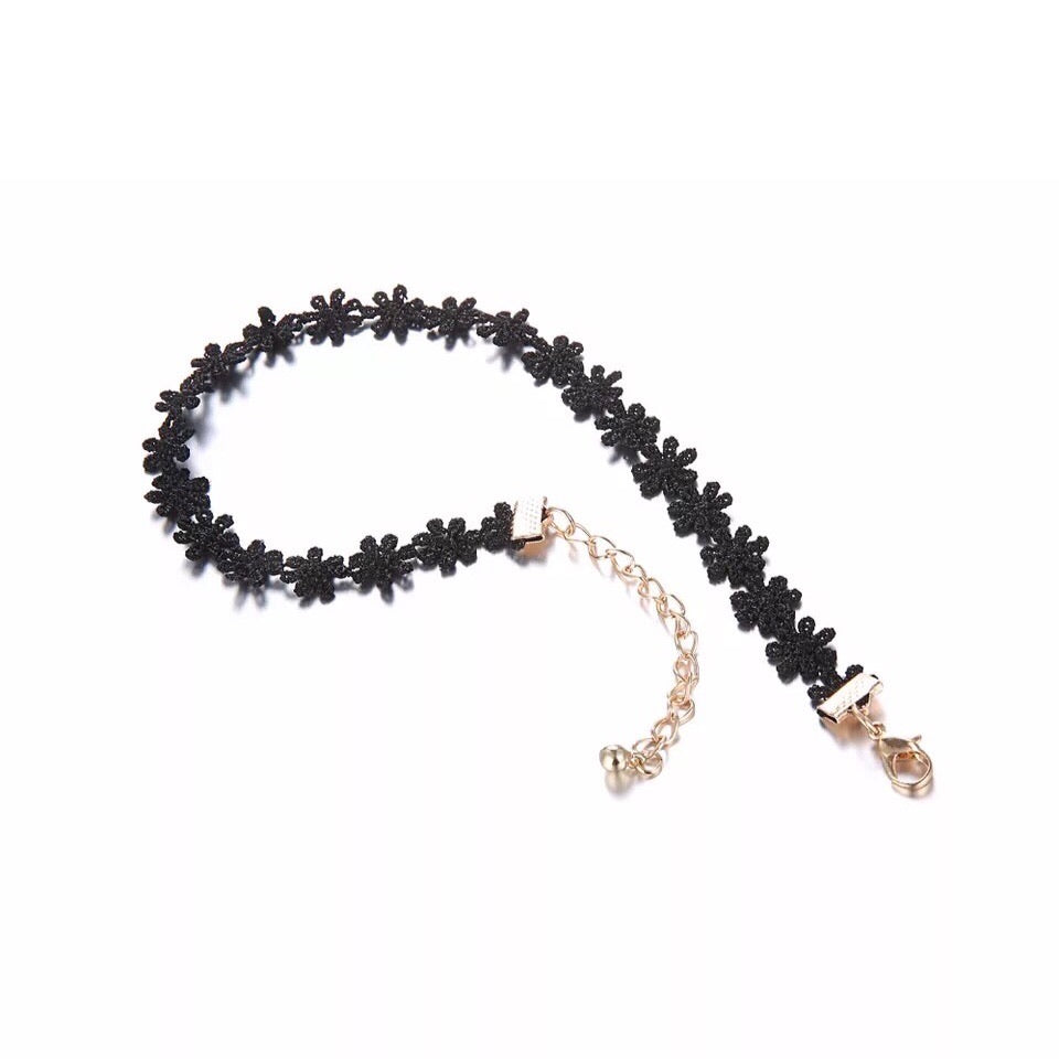 LACE CHOKER NECKLACE