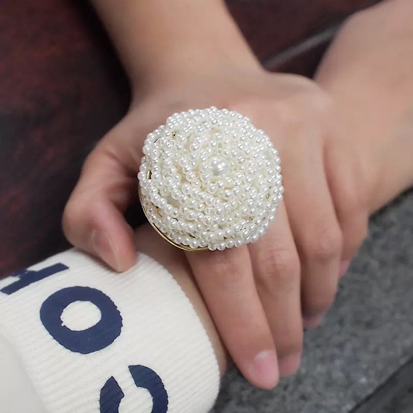 WHITE RESIN BEADS RING