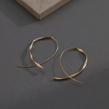 WIRE STATEMENT EARRINGS