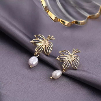 HOLLOW LEAF DANGLE EARRINGS